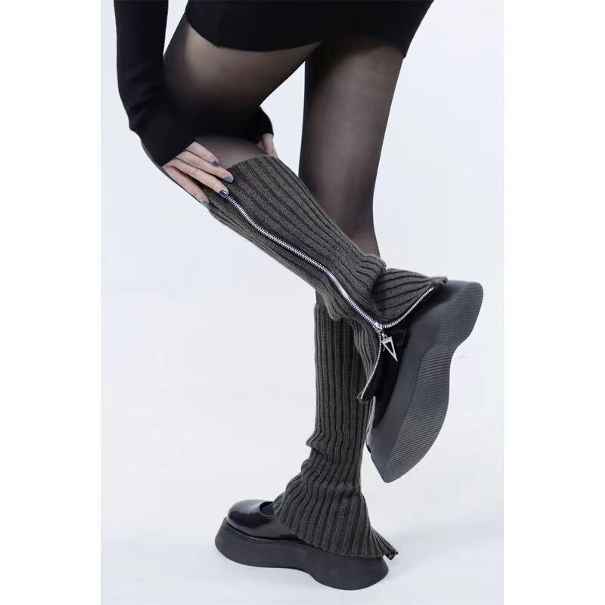 Zipper-Detail Ribbed Knitted Leg Warmers | QF-109