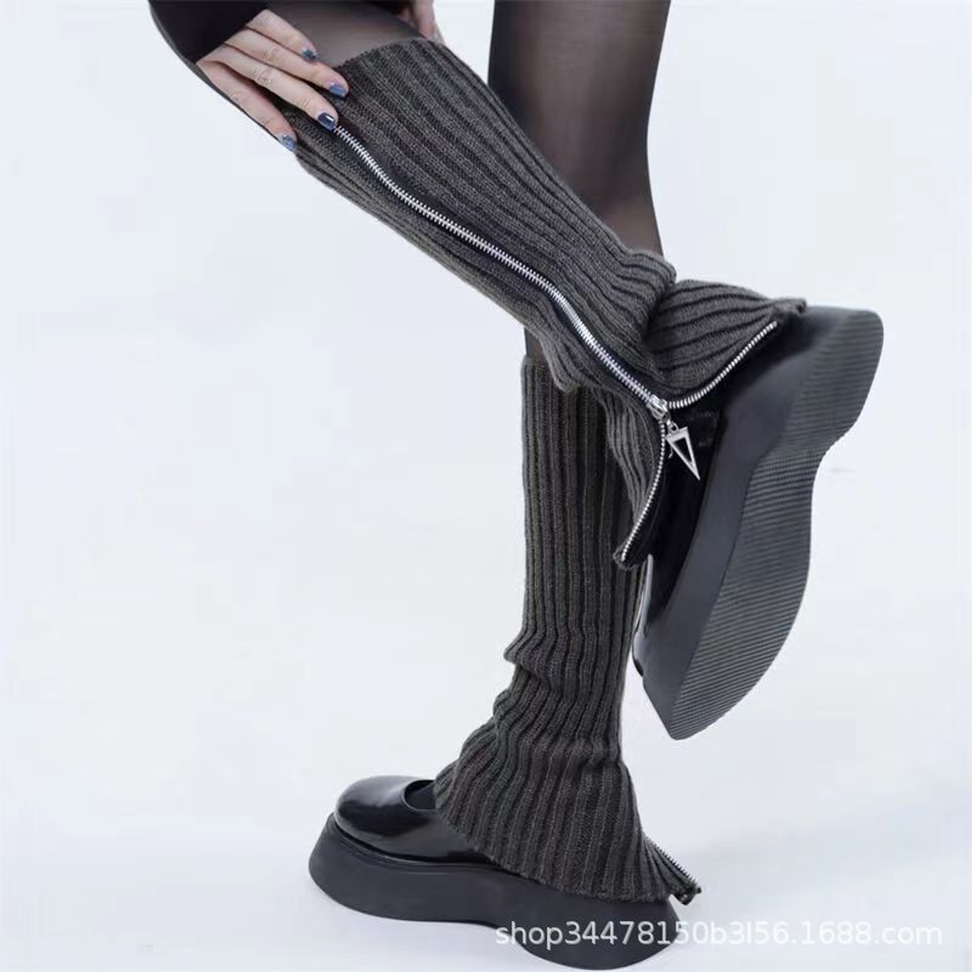 Zipper-Detail Ribbed Knitted Leg Warmers | QF-109