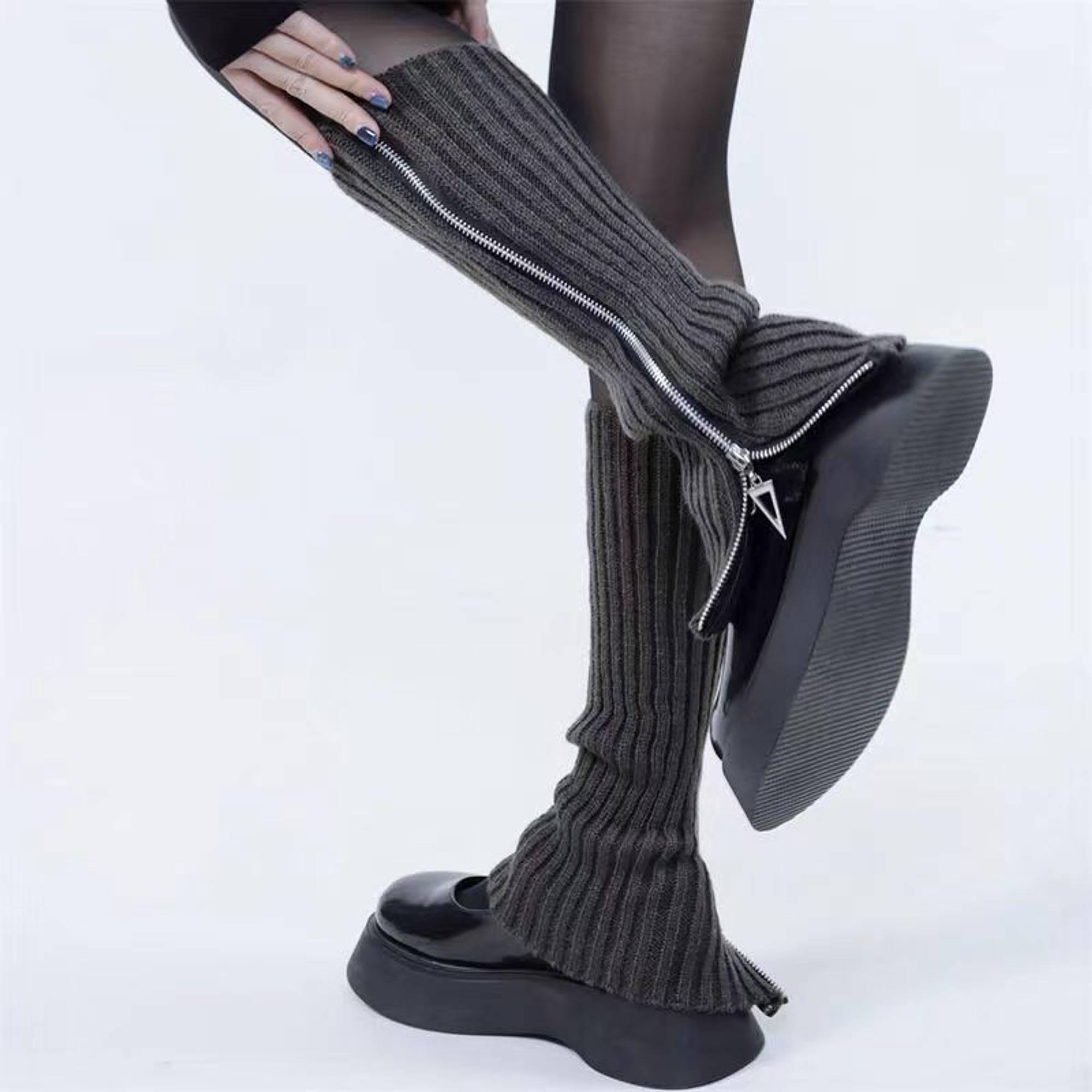Zipper-Detail Ribbed Knitted Leg Warmers | QF-109